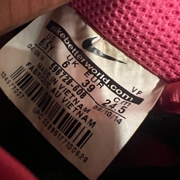 Nike Women's Bright Pink Sneakers with Black Accents - Picture 4 of 7